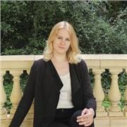 Je suis une enseignante diplômée en Français Langue Étrangère (FLE), avec de l’expérience dans l’accompagnement des adolescents